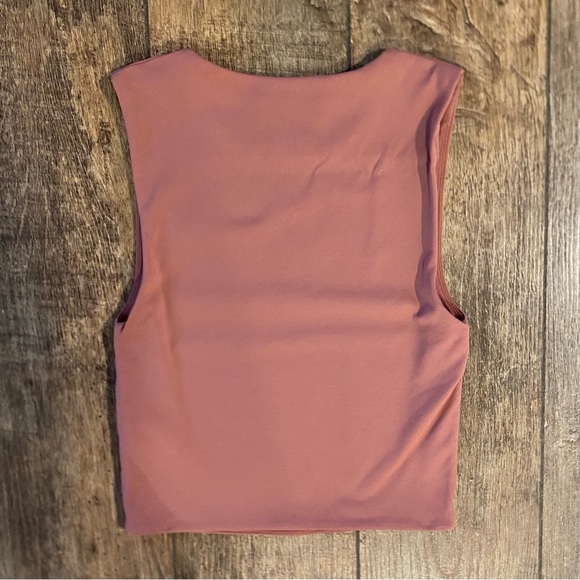 aritzia babaton contour muscle tank in rose (pink/mauve) - Picture 5 of 7